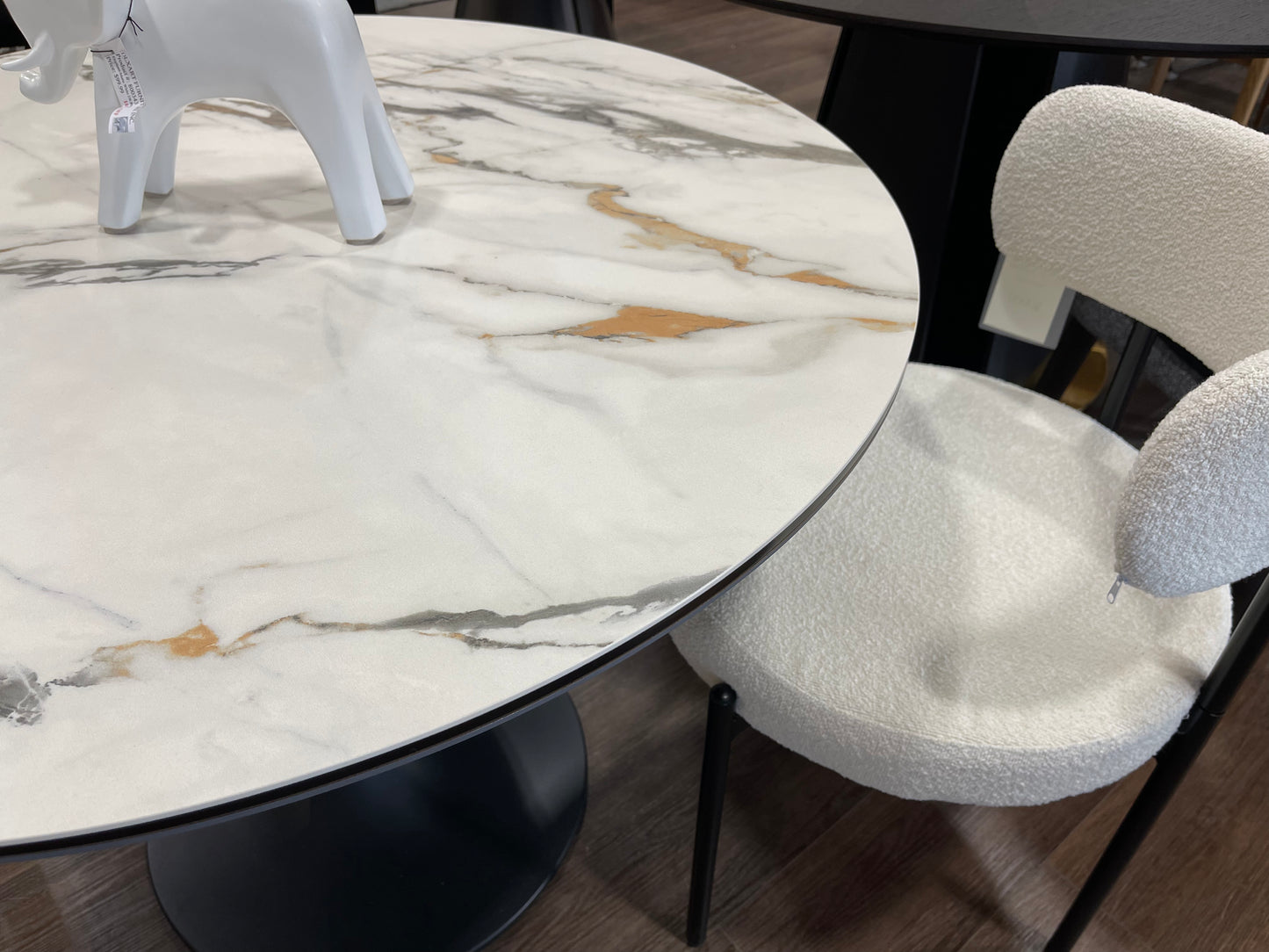 SMALL ROUND DINING TABLE - W468310