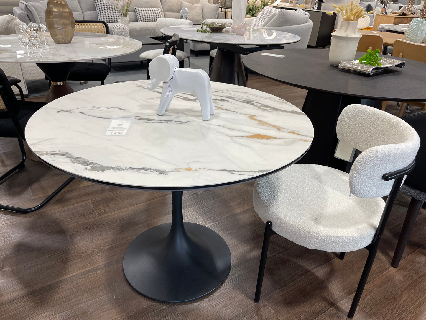 SMALL ROUND DINING TABLE - W468310