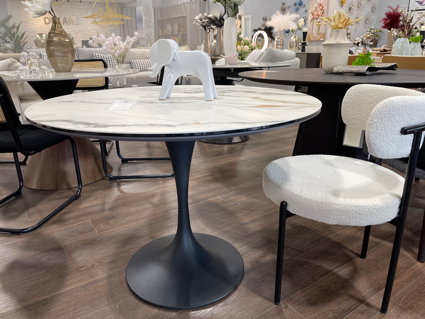 SMALL ROUND DINING TABLE - W468310